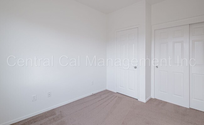 Building Photo - 3 Bedroom/2 Bath home located in the Desired Northwest - $2395 per Month!