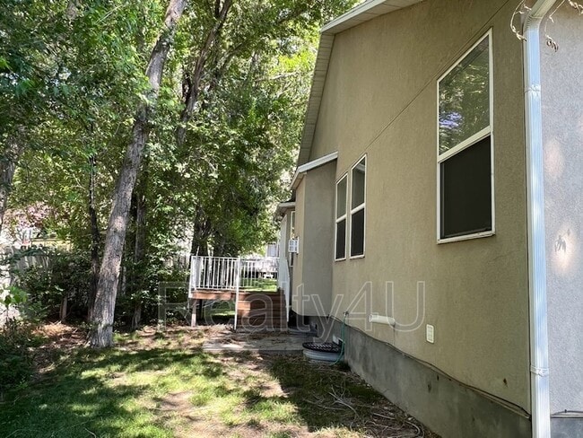 Building Photo - 1385 E 1120 S