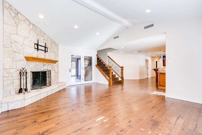 Building Photo - COMING APRIL 2026!!! Stunning Country Club Townhome!!