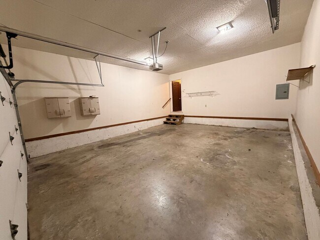 Building Photo - AVAILABLE