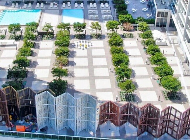 Building Photo - 495 Brickell Ave