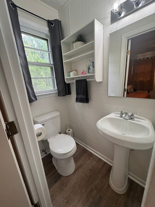 Building Photo - Newly Renovated 3bed/1.5bath