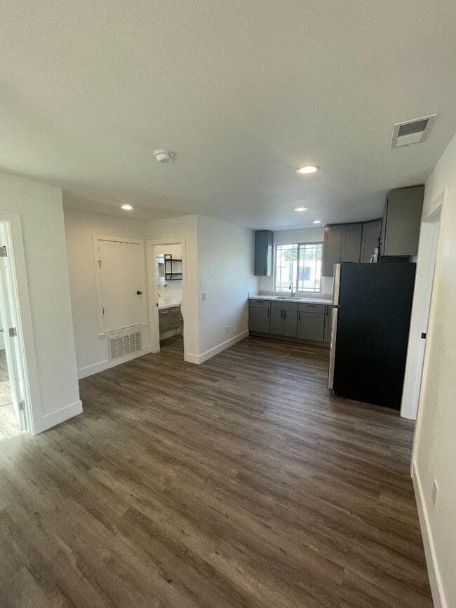 Building Photo - 2530 Francisco Blvd