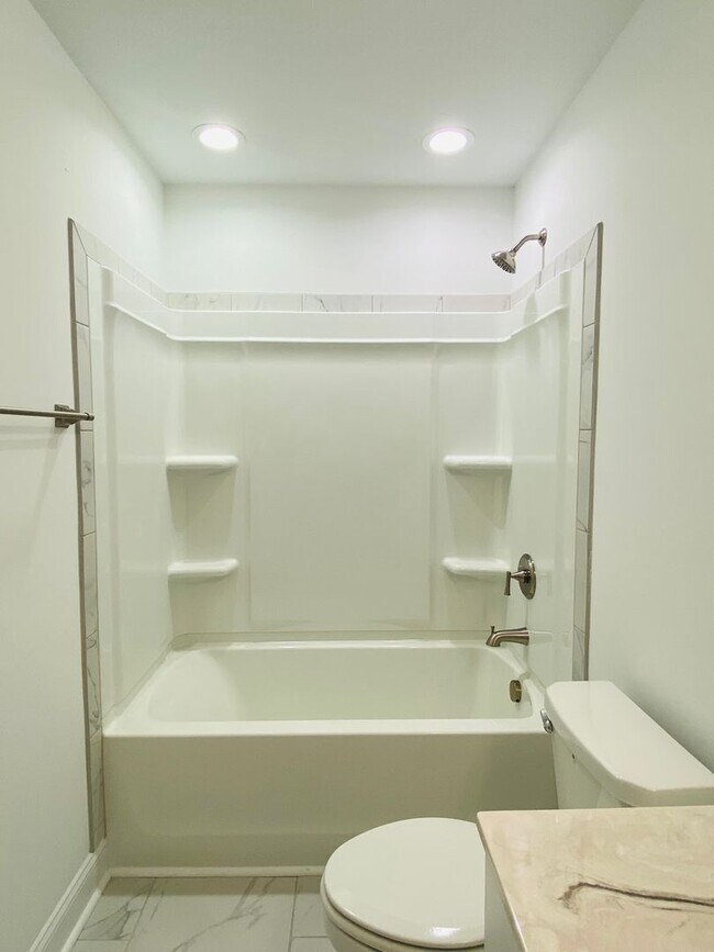 Building Photo - Luxury Home