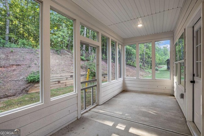 Building Photo - 138 Crestpoint Rd