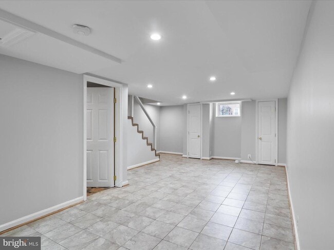 Building Photo - 808 S Oak St