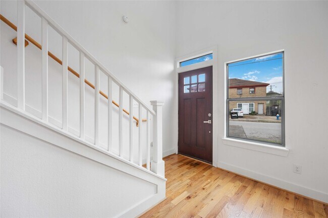 Building Photo - 1617 Dumble St