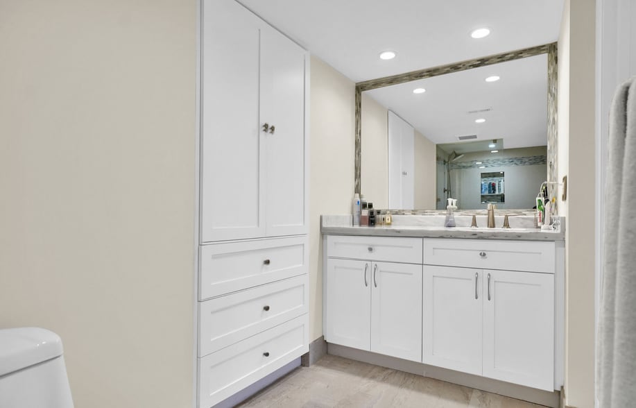 Building Photo - 801 N Venetian Dr