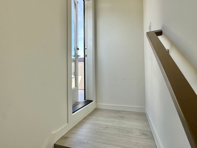 Building Photo - Modern home w/rooftop deck in desired Cher...