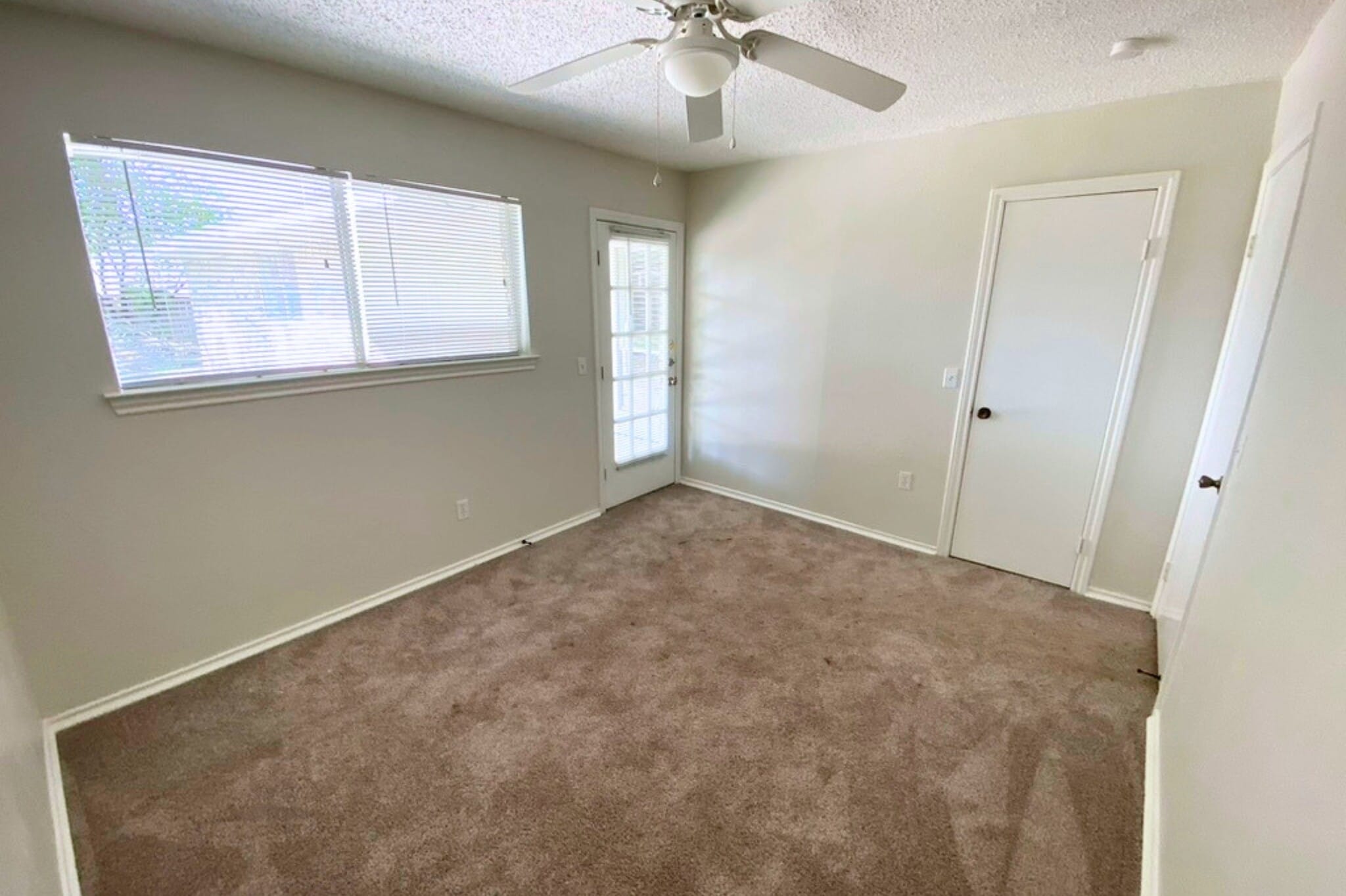 Building Photo - 2917 Las Palmas Ln