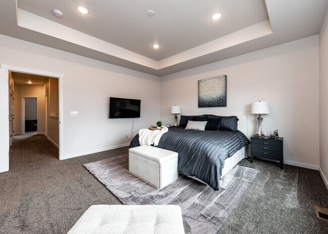 Building Photo - Fully Furnished 3 Bedroom 2.5 Bath Luxury Townhome by Garden of the Gods