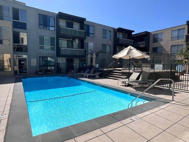 Pool & jacuzzi (sauna is below) - 1745 Camino Palmero St