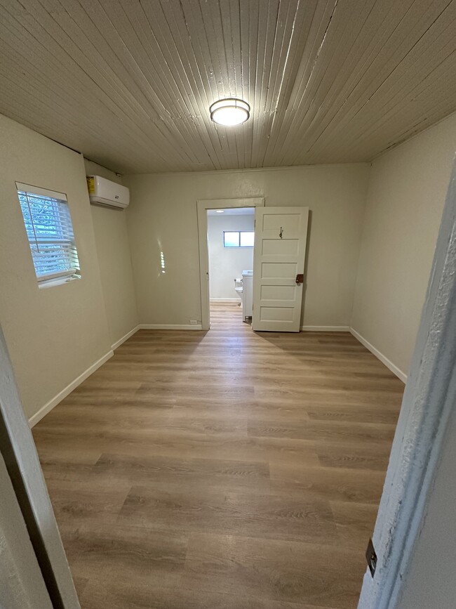 Building Photo - 471 W Heiner Dr