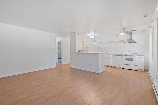 Building Photo - $500 off! Updated, upstairs 2-bdrm/1-bath triplex apt—On-site w/d, off-street parking, near downt...