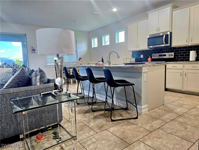 Building Photo - 3401 Acapulco Cir