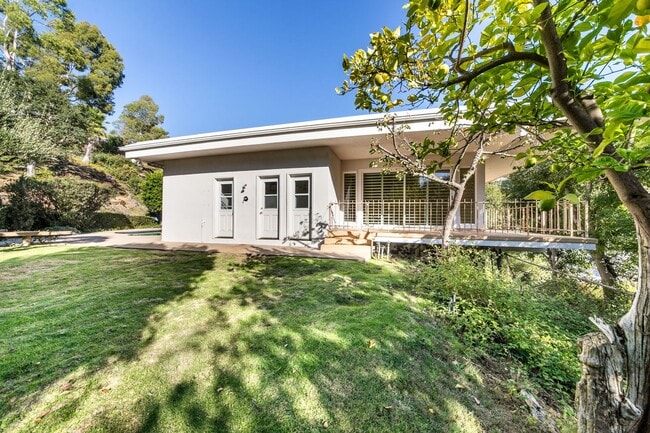 Building Photo - Alto Cedro Estate Lease