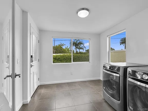 Building Photo - 4825 Biona Dr