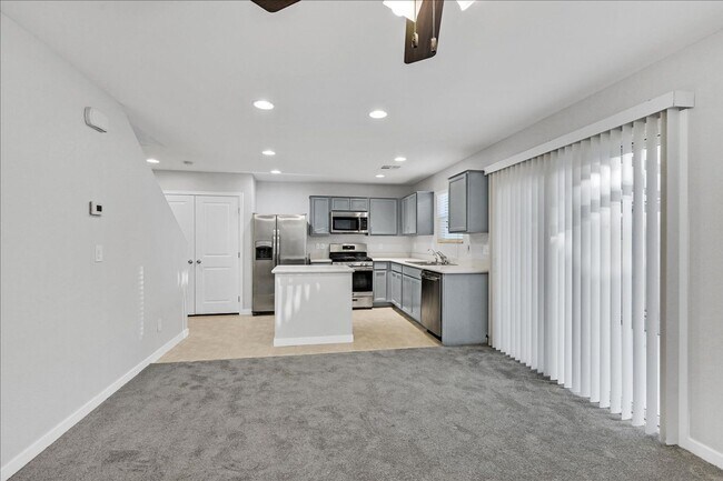 Building Photo - 3 Bedroom Home with Gorgeous Kitchen.