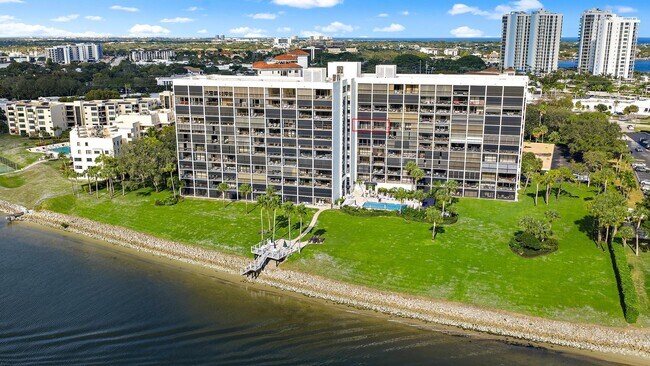 Building Photo - 356 Golfview Rd