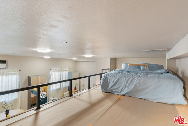 Building Photo - 630 W 28th St