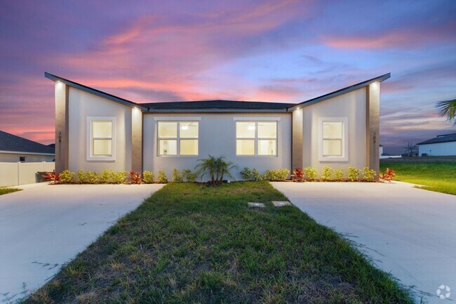 Building Photo - 705 Fraser Ct