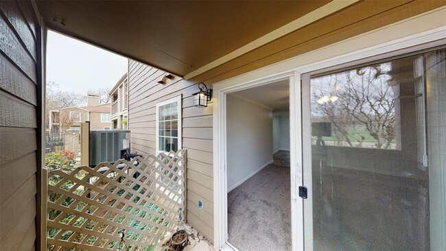 Building Photo - 1860 White Oak Dr