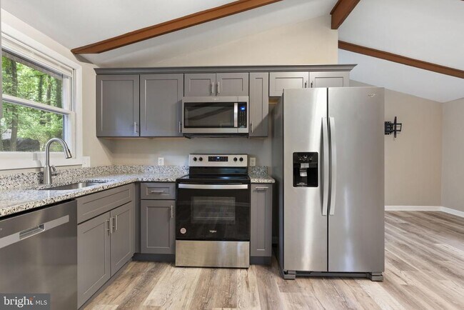 Building Photo - 11585 Tomahawk Trail