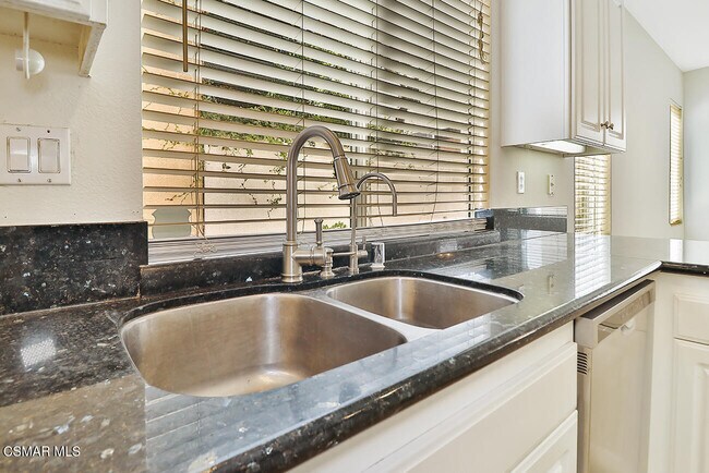 Building Photo - 5505 Salerno Dr