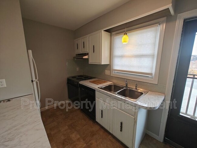 Building Photo - 18 Broadview Terrace