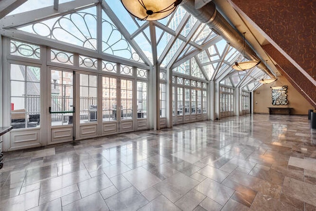 Building Photo - 111 E Chestnut St