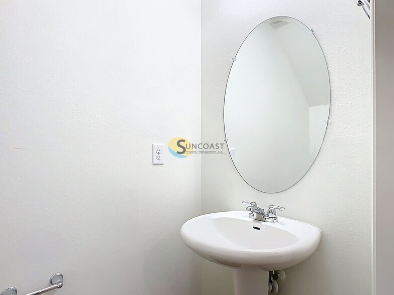 Building Photo - 3821 SW 43rd Ct