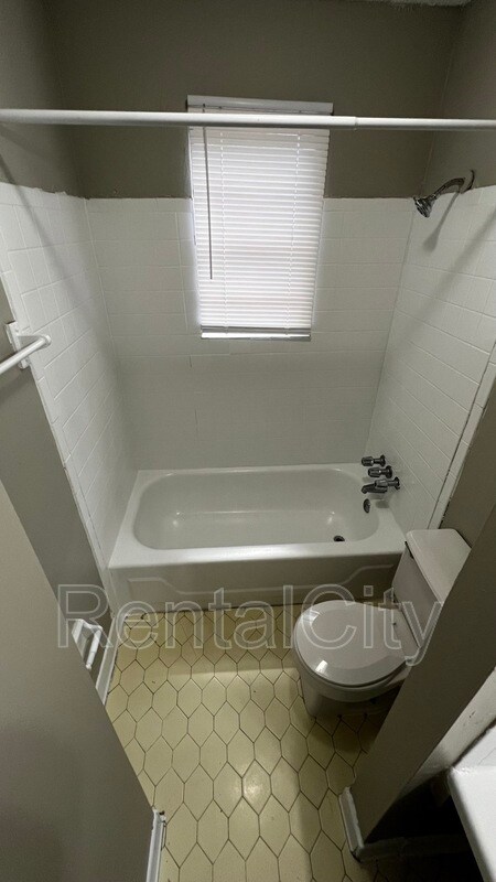 Building Photo - 3648 Rhea Ave