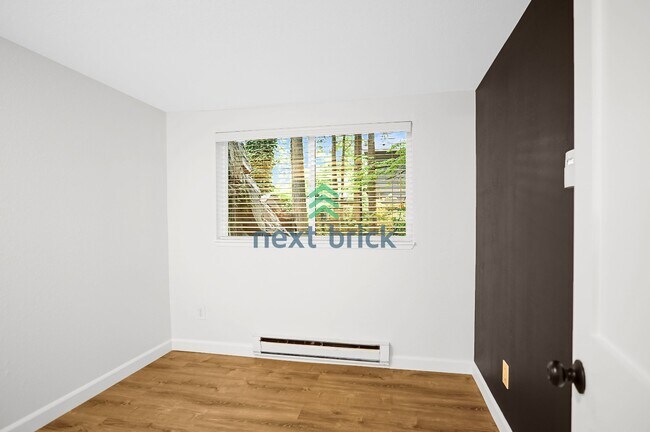 Building Photo - Charming 2 Bedroom 1 Bathroom Condo!