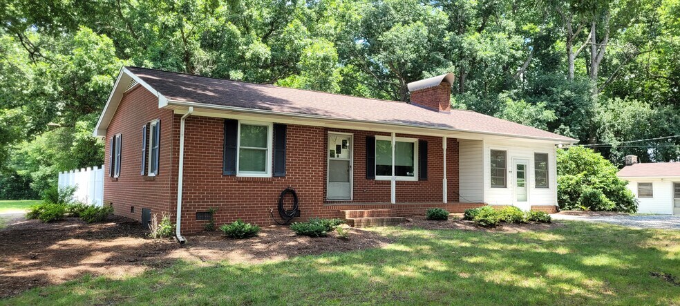 Building Photo - 8326 Linville Rd