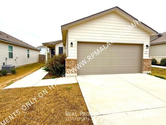 Building Photo - AVAILABLE NOW! 4 Bedroom / 2 Bath Home Nea...