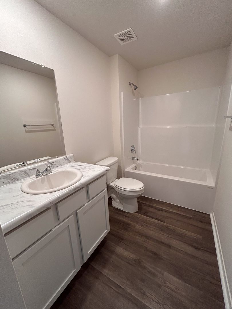 Building Photo - 10638 Cedar Wy