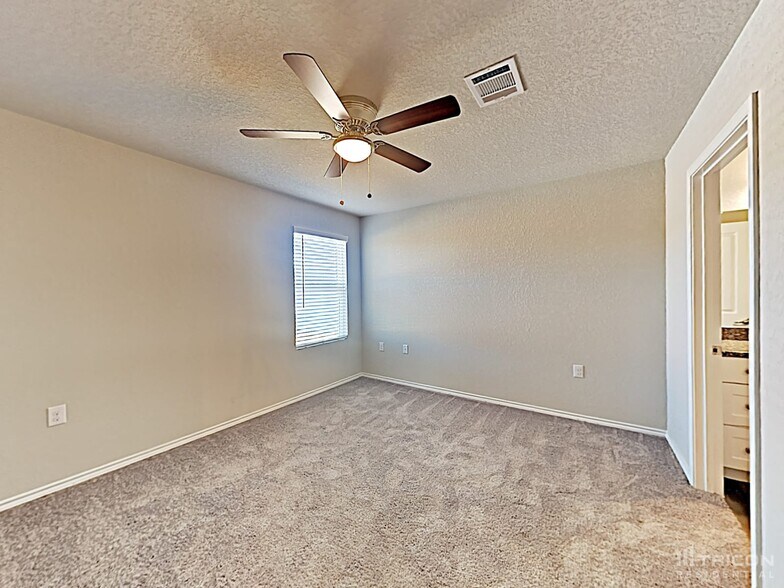 Building Photo - 1410 Putters Edge