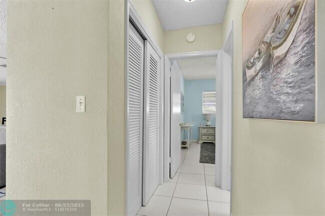 Building Photo - 1421 SE 14th Ct
