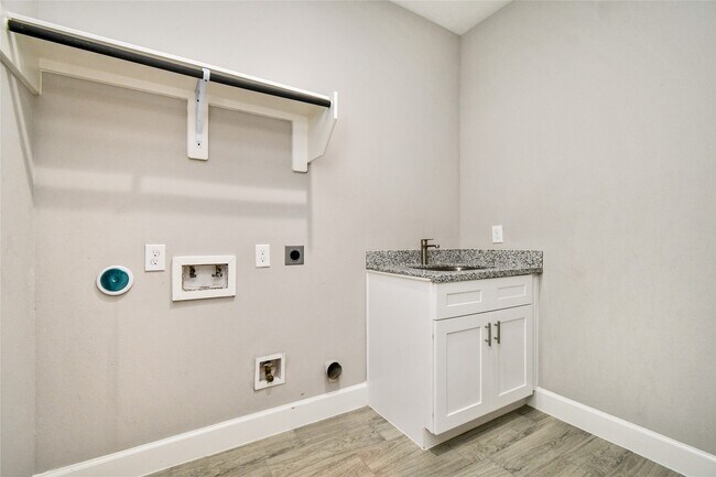 Building Photo - 1507 5th St