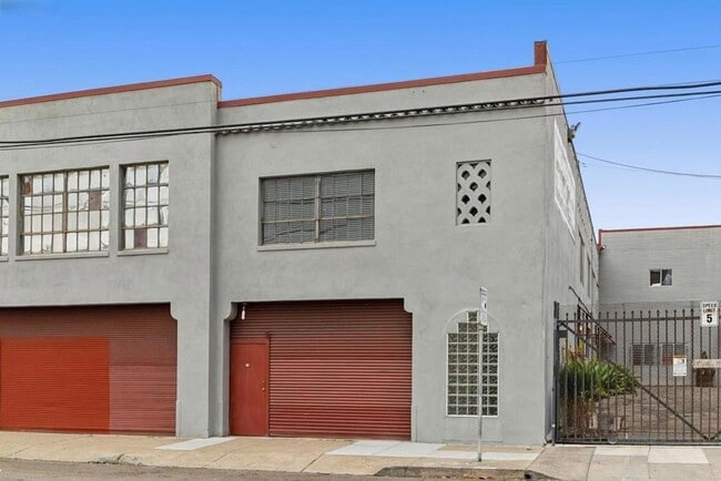 Building Photo - Stunning West Oakland Live Work Loft w/ Ground Floor Studio