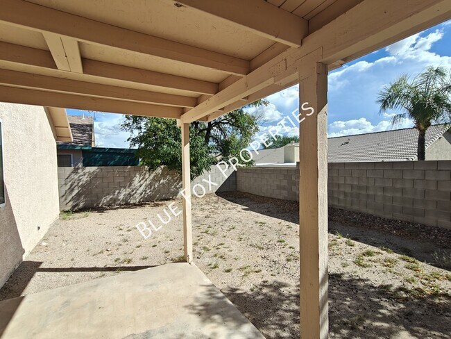 Building Photo - 7960 S Lennox Ln