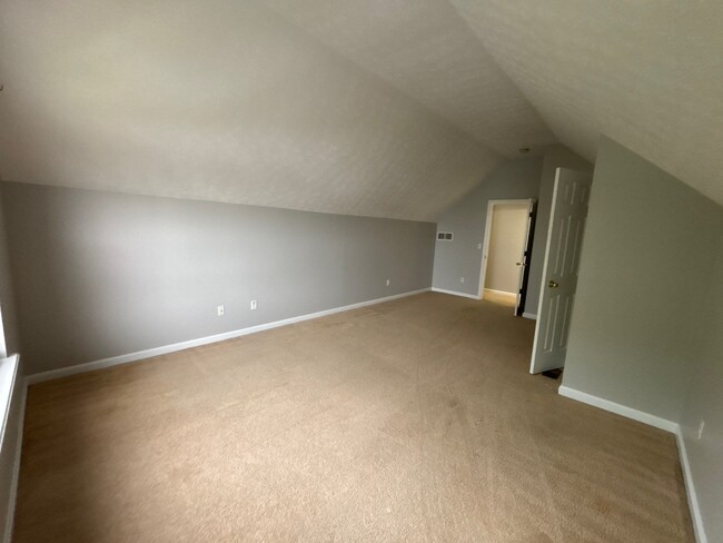 Building Photo - 10414 Pinoak View Dr