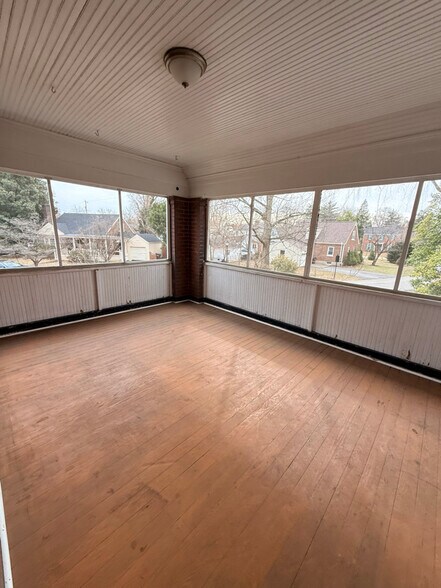 Building Photo - 217 Norbourne Blvd