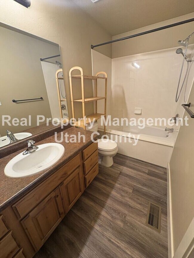 Building Photo - 2083 N Raspberry Dr