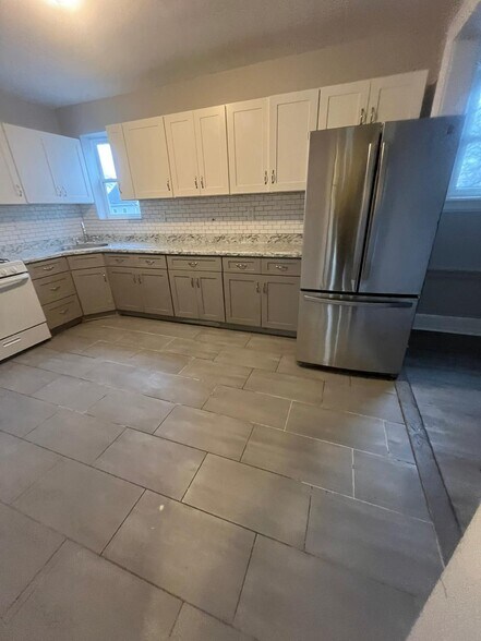 Building Photo - 48 Hopkins Pl