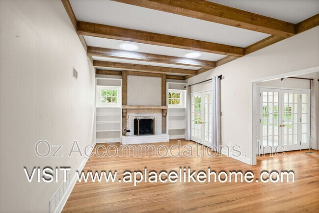 Building Photo - 4300 W 111th Terrace