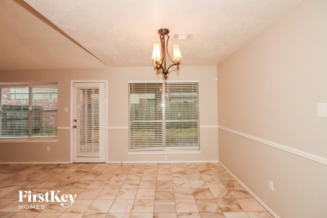 Building Photo - 12314 Meadow Ridge Dr