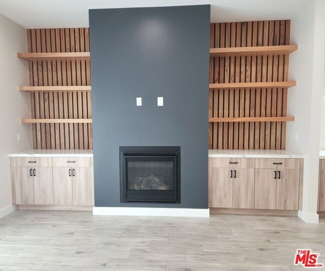 Building Photo - 422 Almond Ave