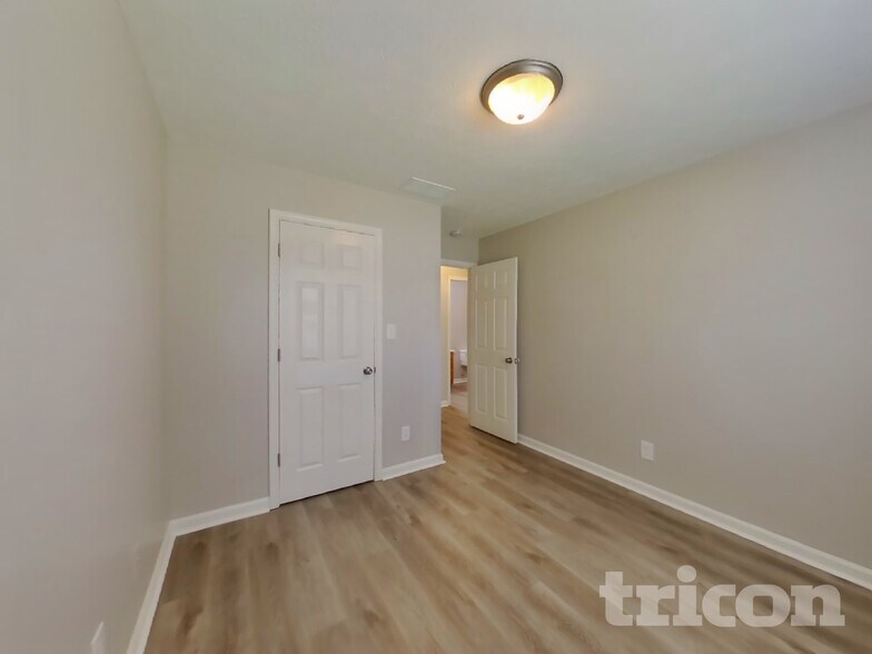 Building Photo - 945 Center St