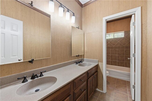 Building Photo - 6421 Crown Forest Ct